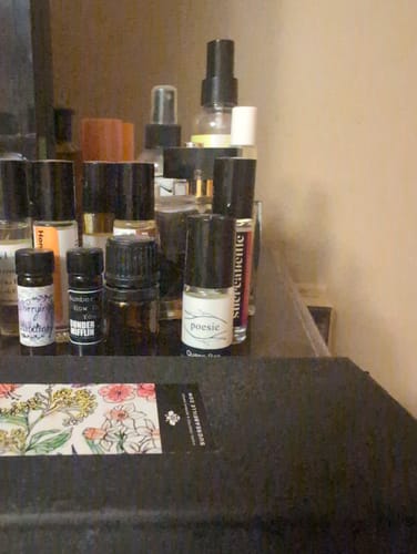 Customer photo review of Queen Bee 5ml Perfume Oil from Poesie Tea and Perfumery