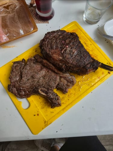 Reseña con foto de un cliente sobre King Cuts