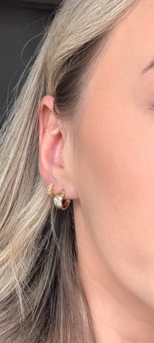 Customer photo review of Pavé Valencia Huggies