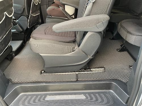 Customer photo review of Fußmatten für Van - Kofferraumwanne