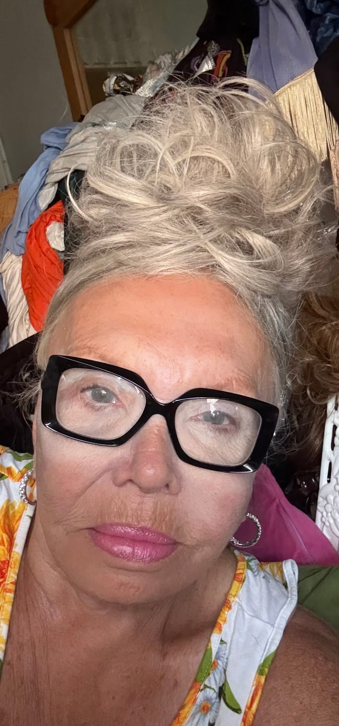Customer photo review of Apexhairs Messy Bun Hair Piece