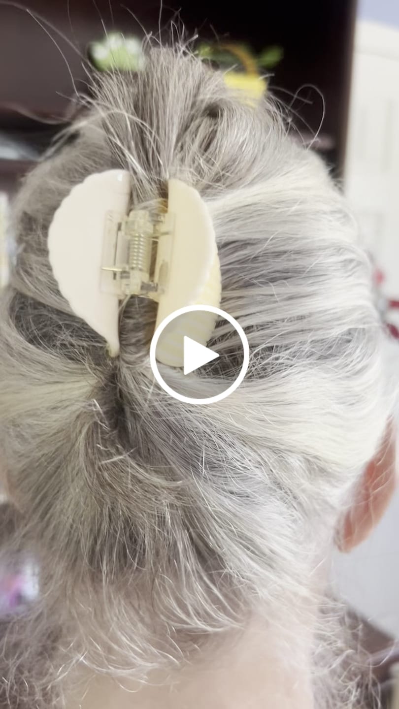 Customer video review of Midi Daiquiri Hair Claw Clip