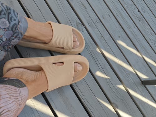Customer photo review of HappyFlops
