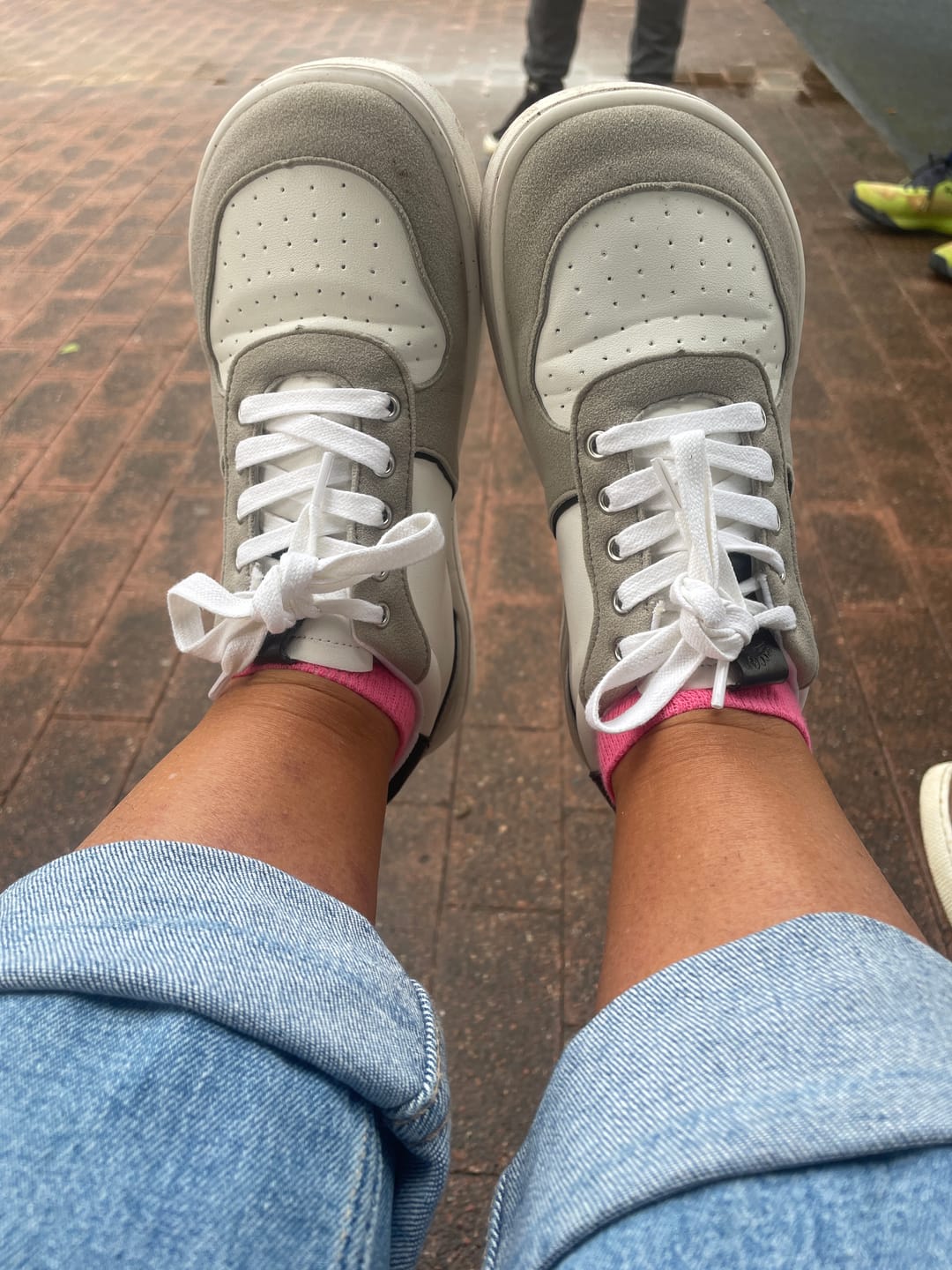 Customer photo review of Roots Urban Gris