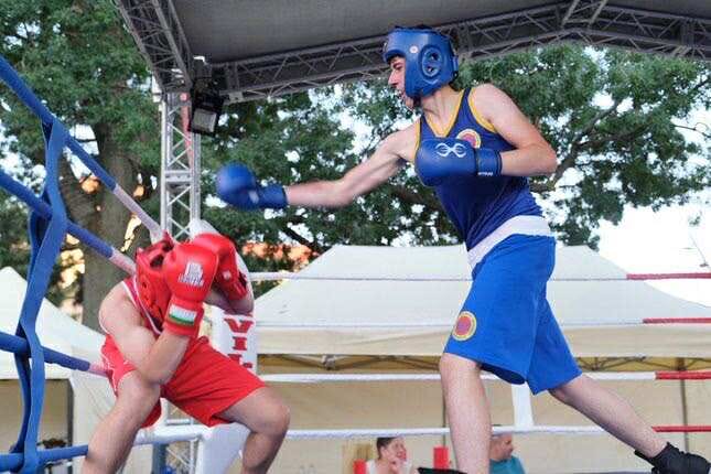Customer photo review of Manusi Box Knockout Competition