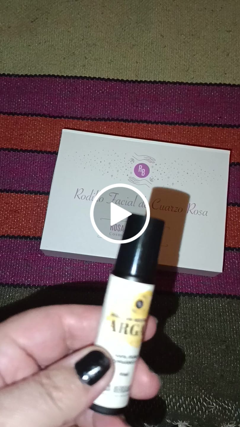 Customer video review of Rodillo Facial Cuarzo Rosa + Piedra Gua Sha + Roll On Argán de REGALO