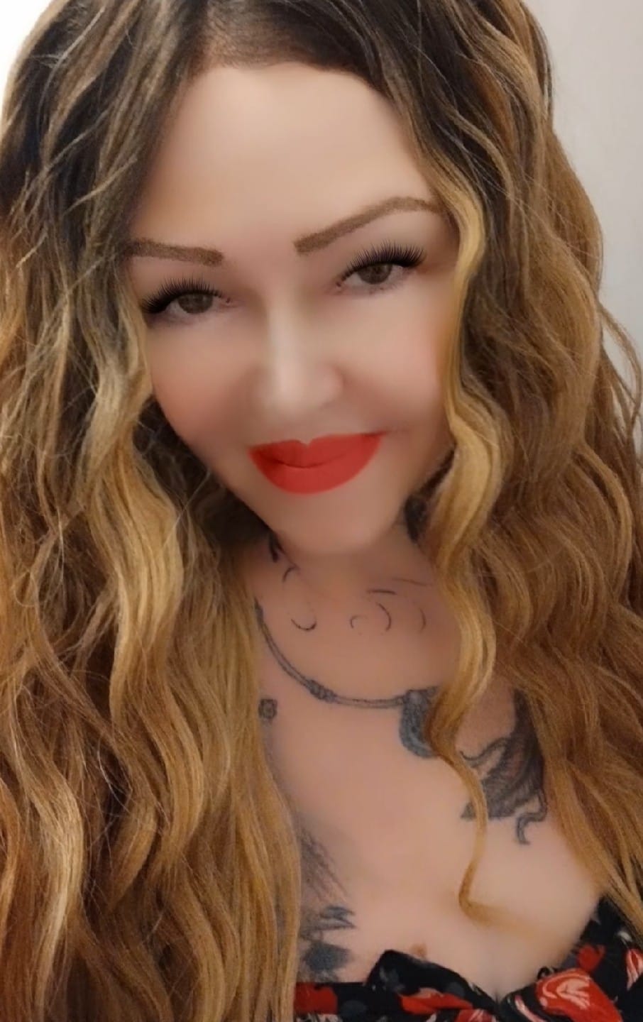 Customer photo review of Outre Melted Hairline Glueless HD Lace Front Wig - LORENZA 40"
