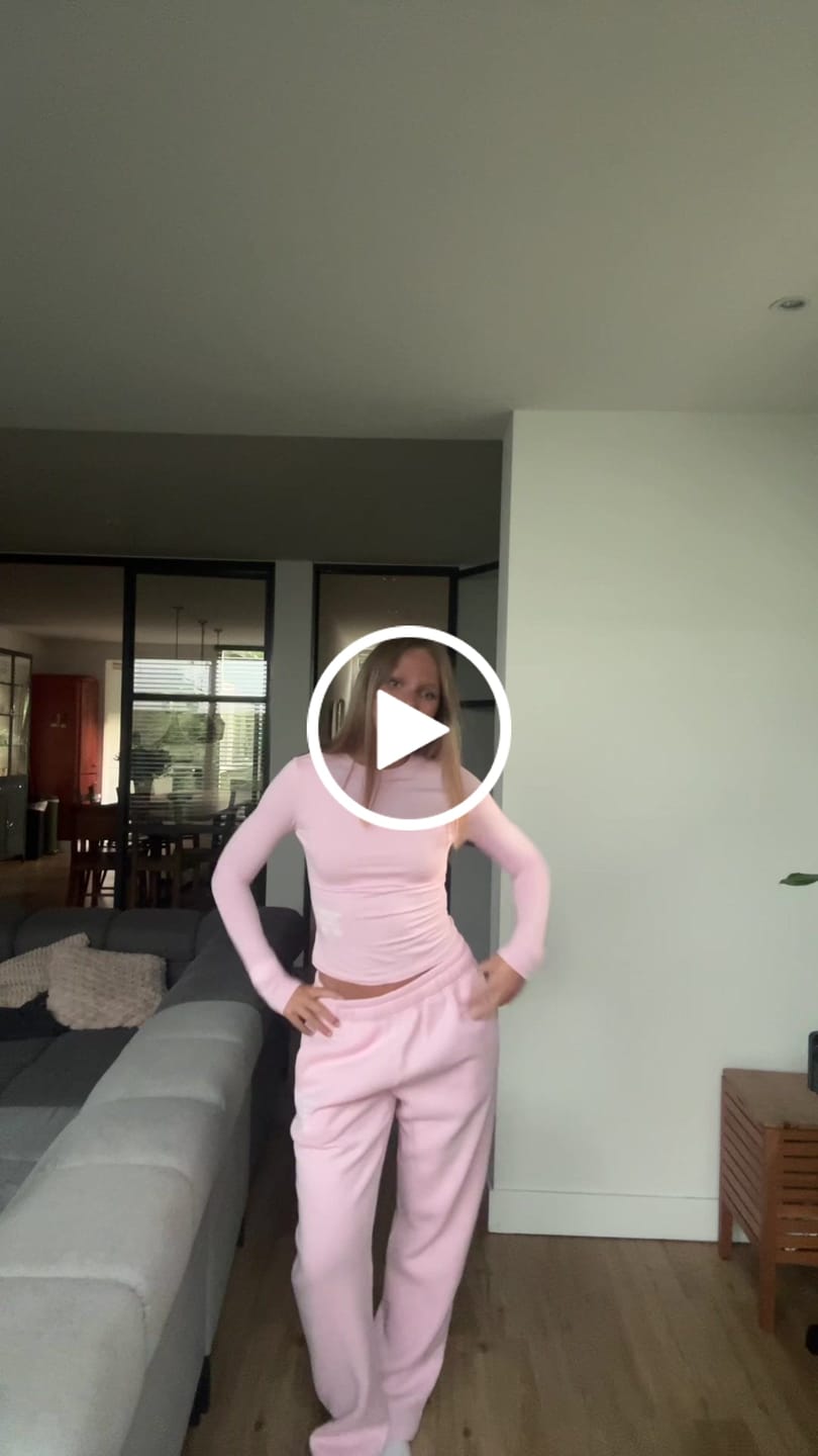 Customer video review of LABEL LONGSLEEVE TOP LIGHT PINK