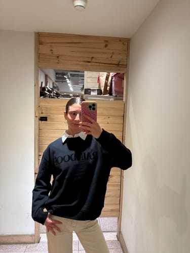 Customer photo review of Polerón Crew Neck Logo Velvet Black