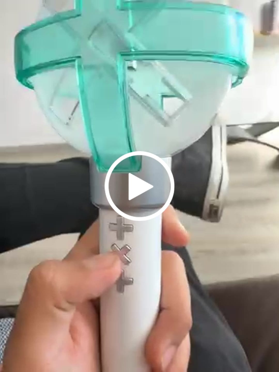Customer video review of TXT - OFFICIAL LIGHT STICK VER.2