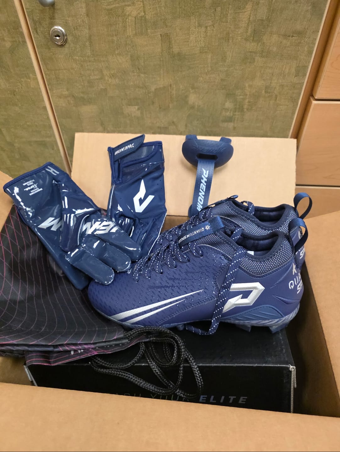 Customer photo review of Phenom Elite VPS5 Adult Football Gloves - Team Colors