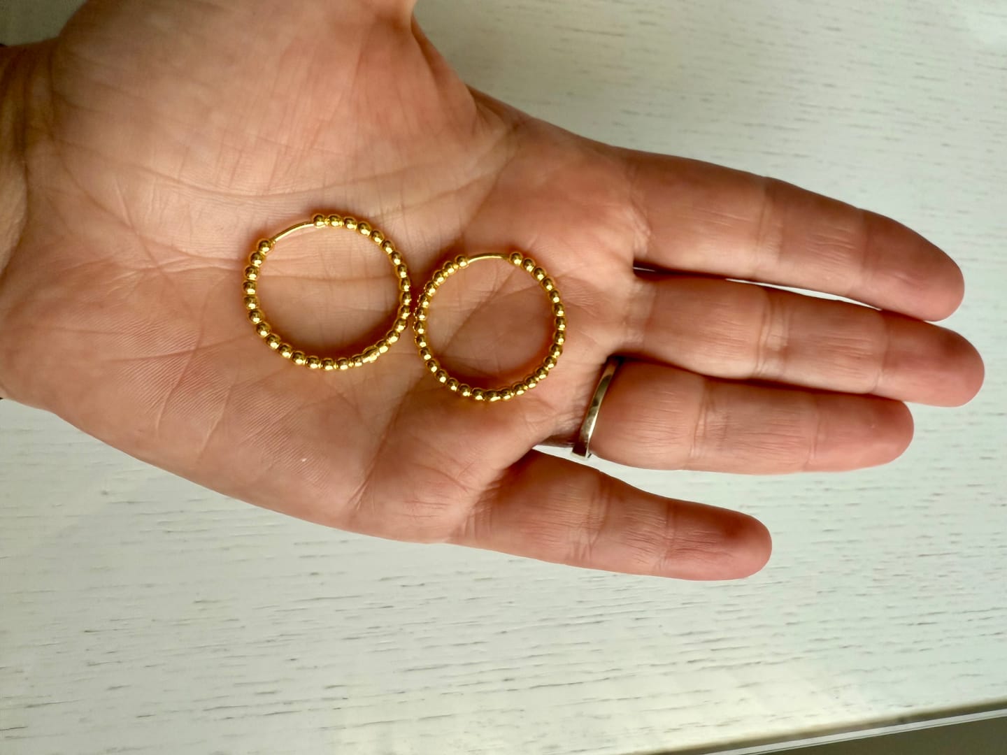 Customer photo review of Pendientes Aros Bolas