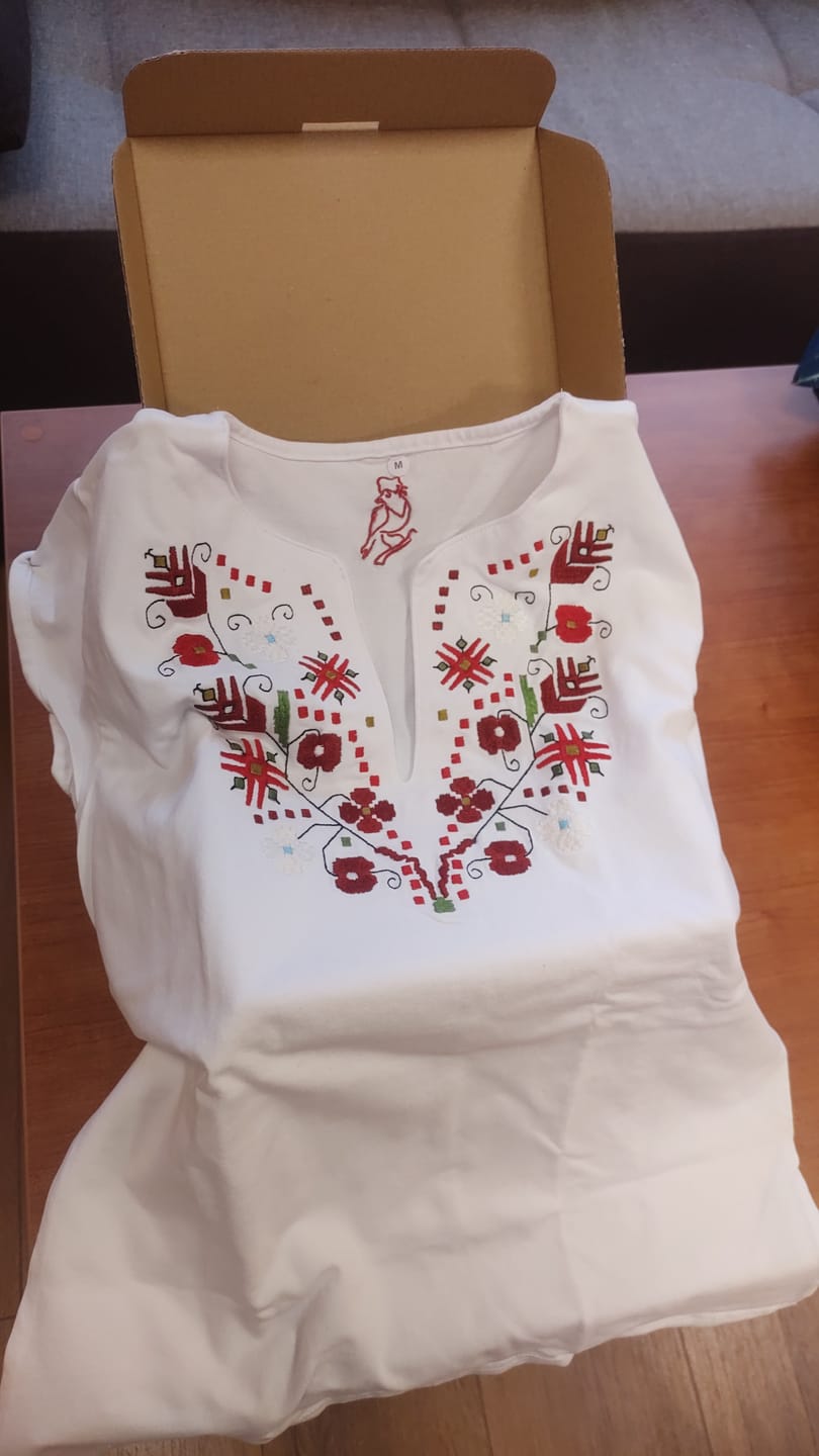 Customer photo review of Тениска с V-деколте "Тракийска"