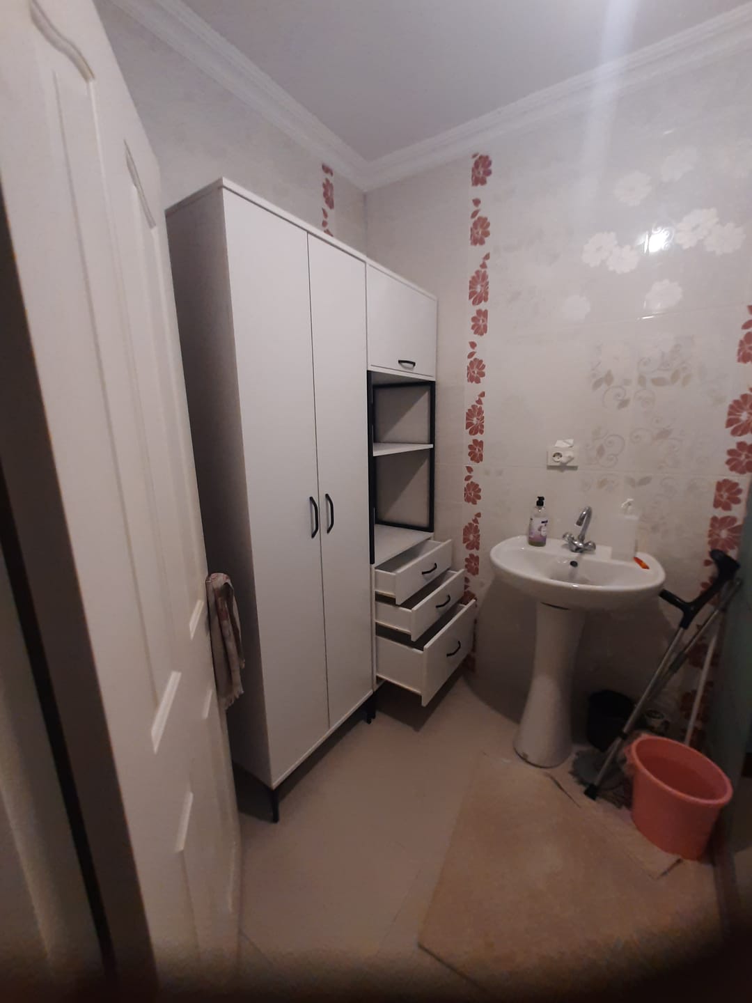 Customer photo review of Rani JE142 Çok Amaçlı Dolap 3 Kapaklı 3 Çekmeceli Kiler Mutfak Dolabı Beyaz