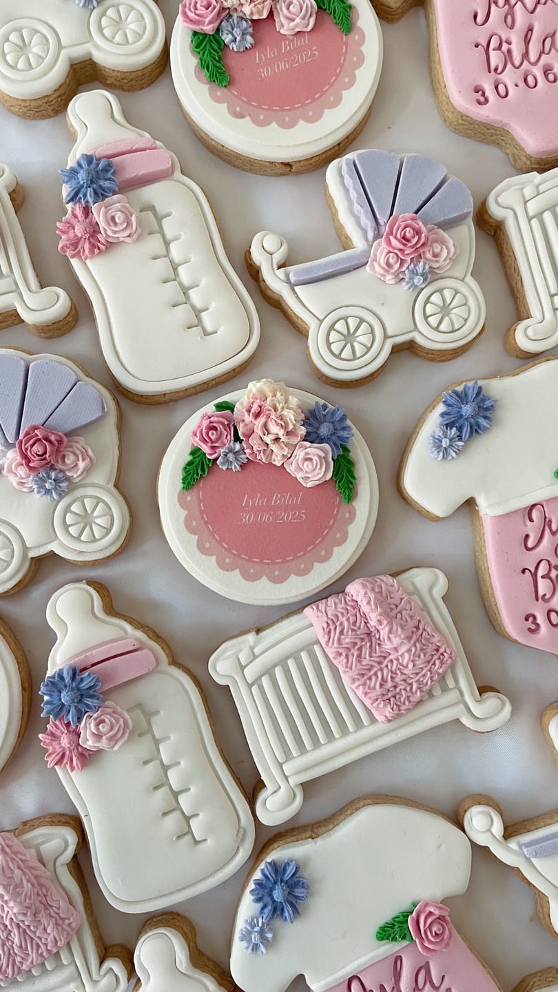 Customer photo review of 12 x 6.35 cm Round Standard Cookie Edible Icing Images