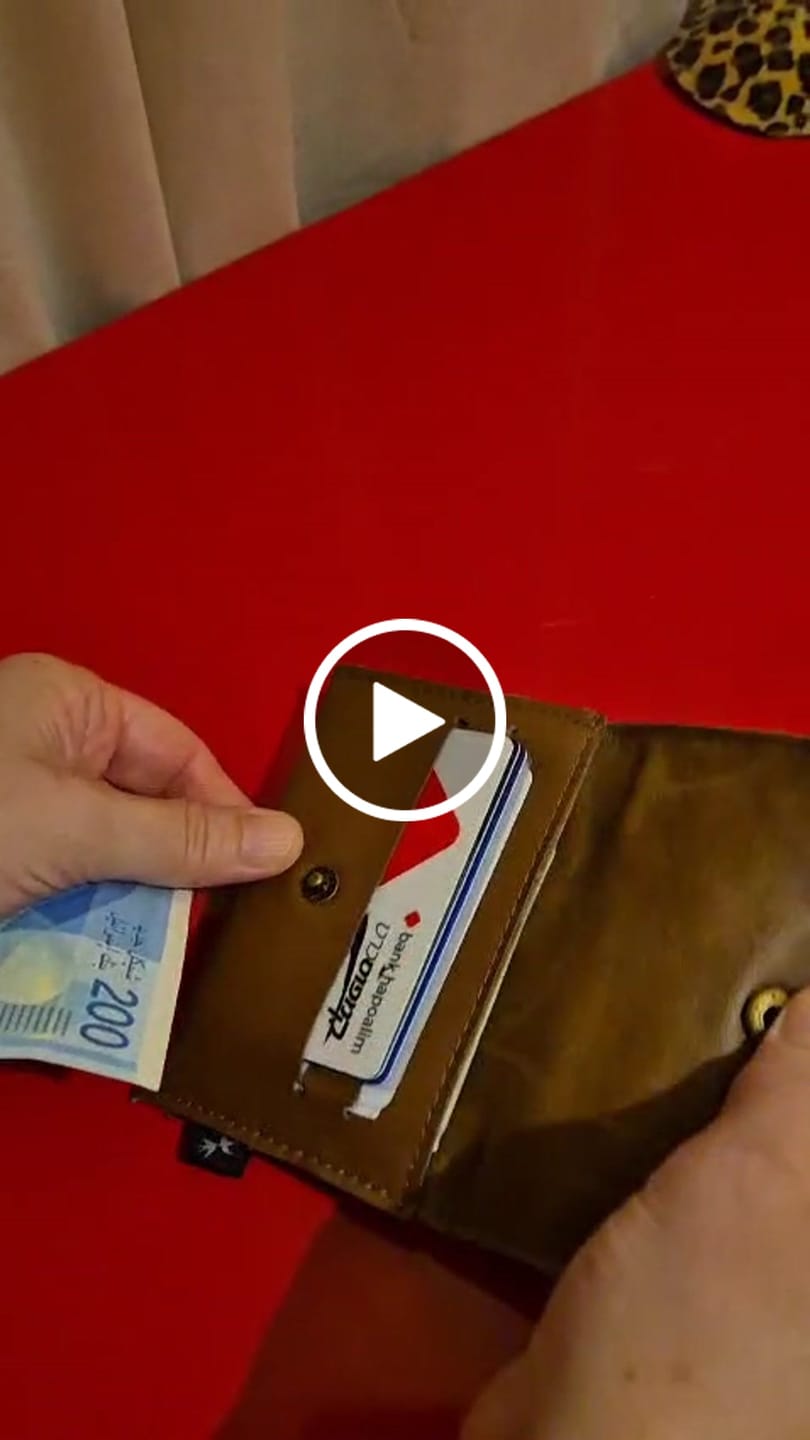 Customer video review of ארנק קטן חום