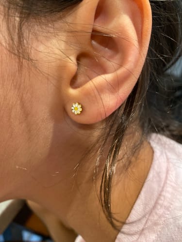 Customer photo review of White Daisy Necklace/Earring Set