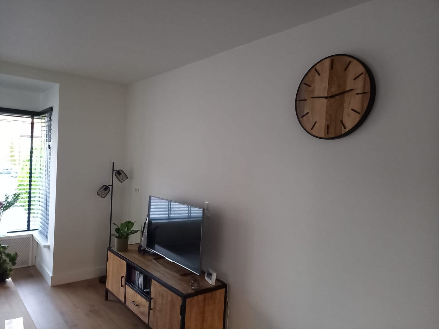 Customer photo review of Klok Wandklok industrieel | Mangohout Staal | ø 50cm / ø 41cm