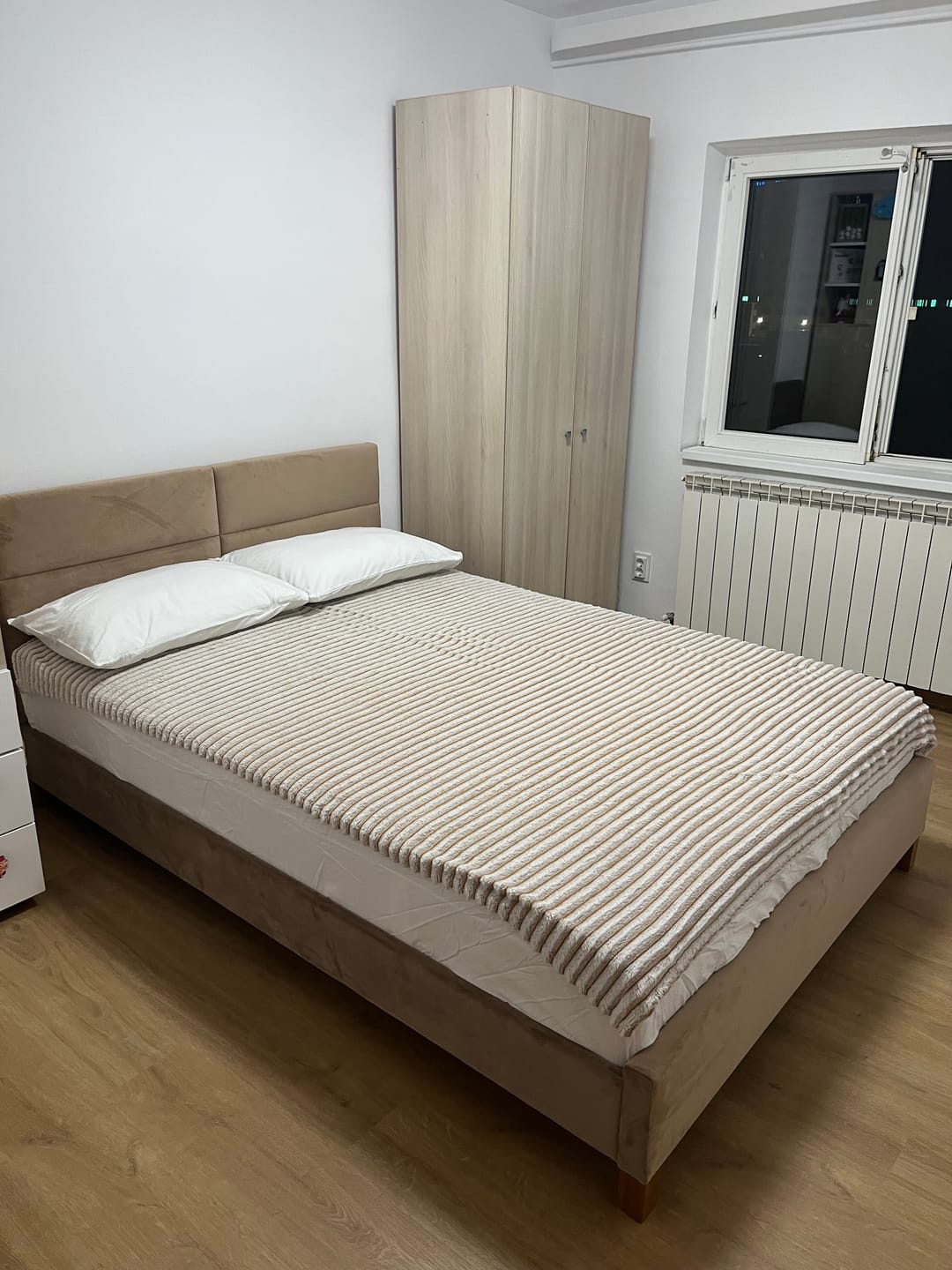 Customer photo review of Pat SIERRA 140x200, stofa catifelata, bej - Bluvel 28, somiera inclusa