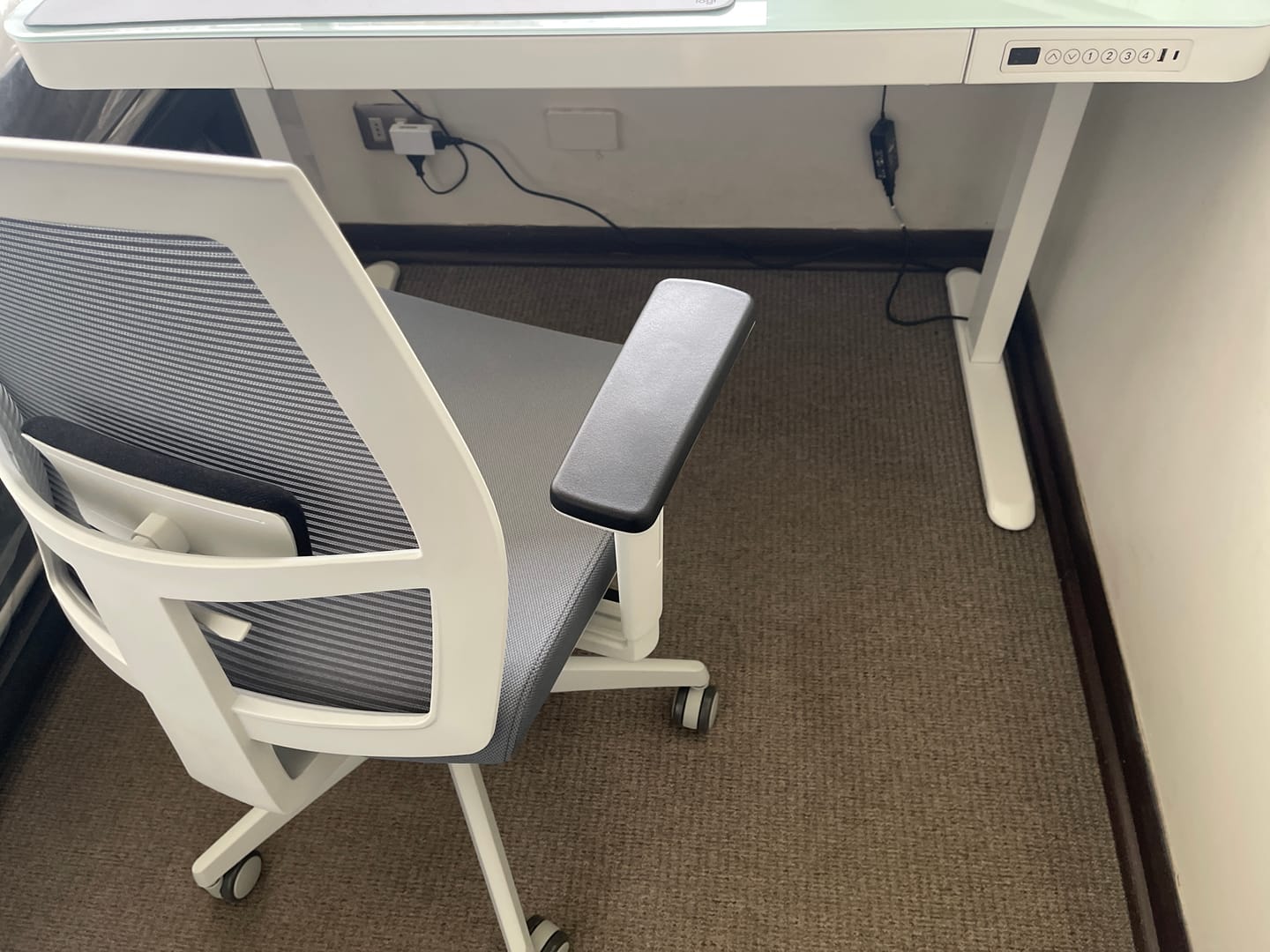 Customer photo review of Escritorio Home Office Cosmo Eléctrico Blanco