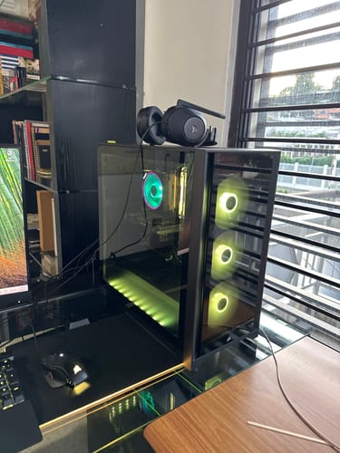 Customer photo review of Case gaming Corsair iCUE 4000X RGB/ Mid Tower/ ATX/ 3x Fan ARGB 120mm/ Lateral Vidrio/ USB 3.0/ Negro