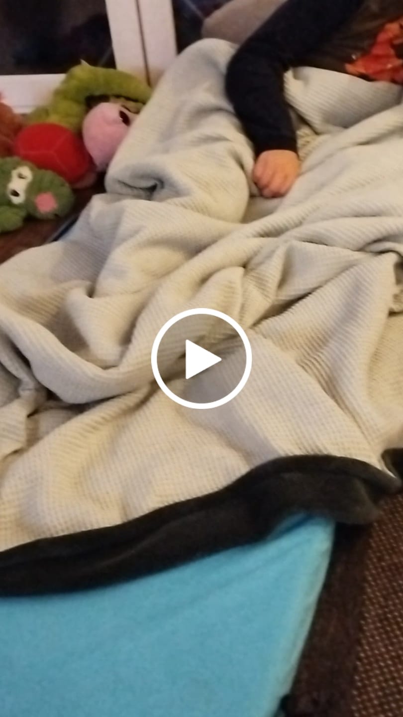 Customer video review of Kuscheldecke "Vollkommen" Mint • Smaragdgrün