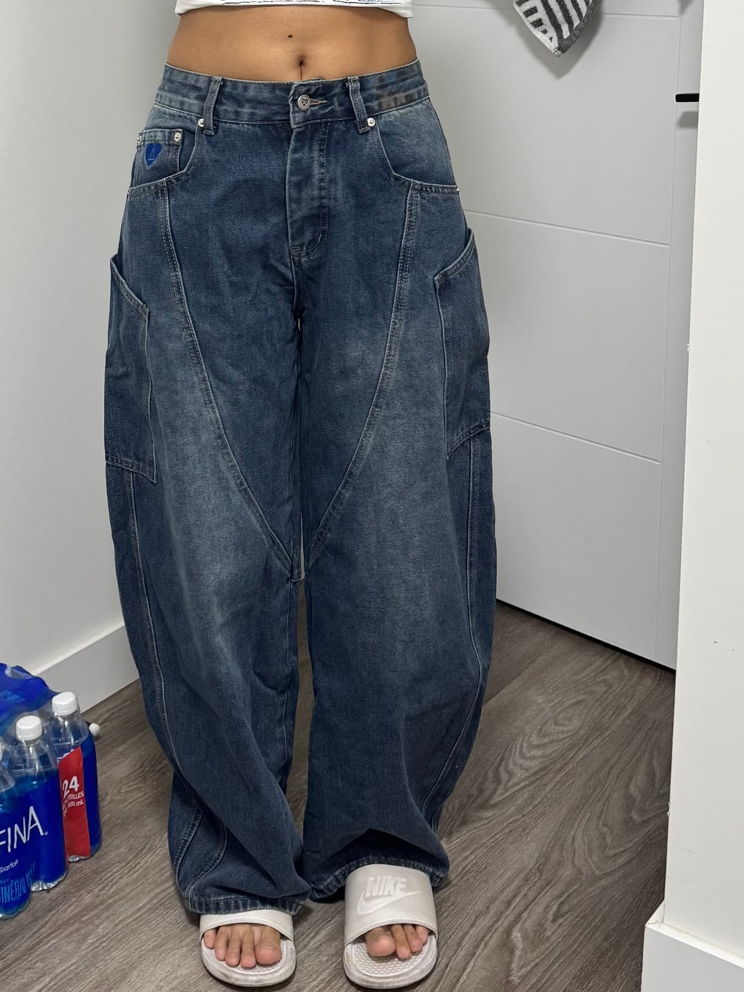 Customer photo review of Aelfric Eden  Baggy Barrel Big Pocket Jeans