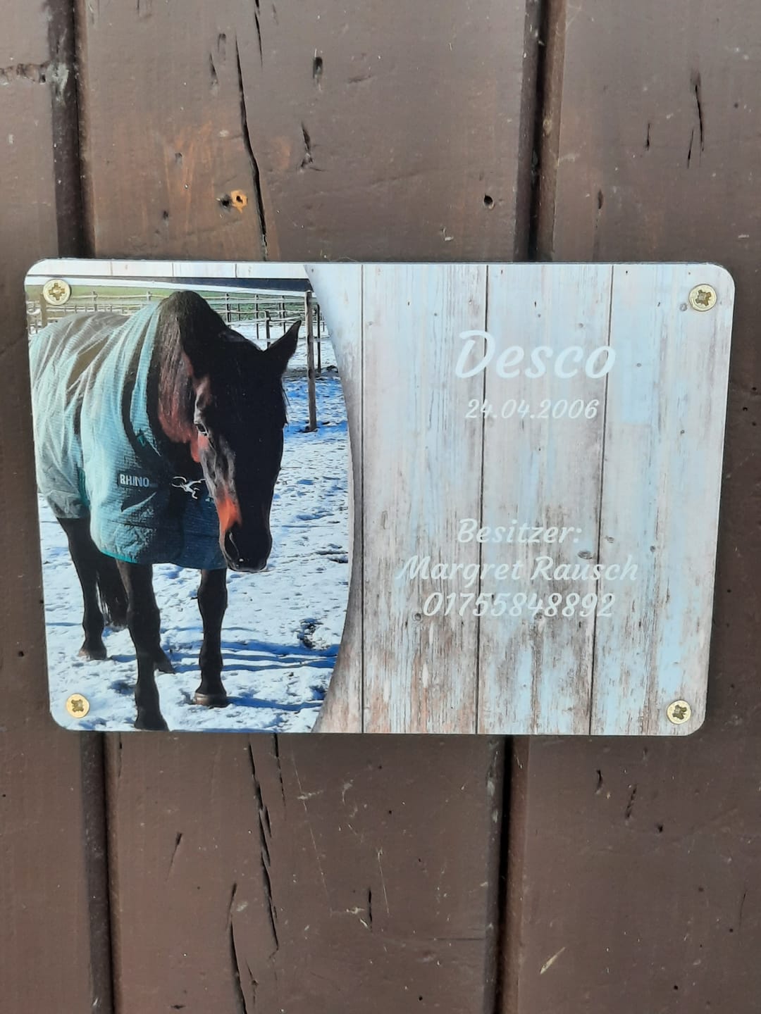 Customer photo review of Pferde Boxenschild mit Foto & Wunschtext (UV- und wetterfest)