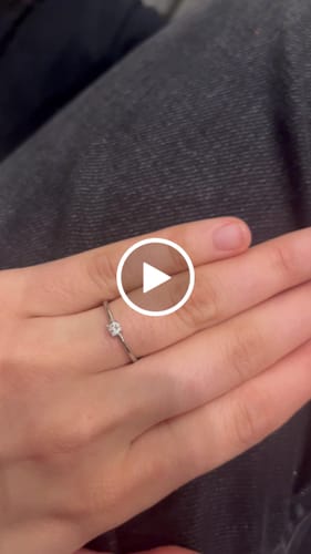 Customer video review of Anillo ajustable solitario circón