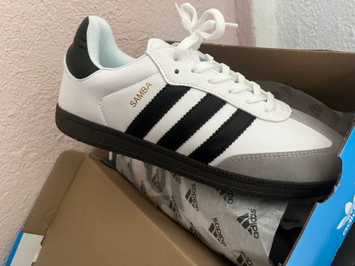 Customer photo review of Tenis Samba Blanco Negro Gris