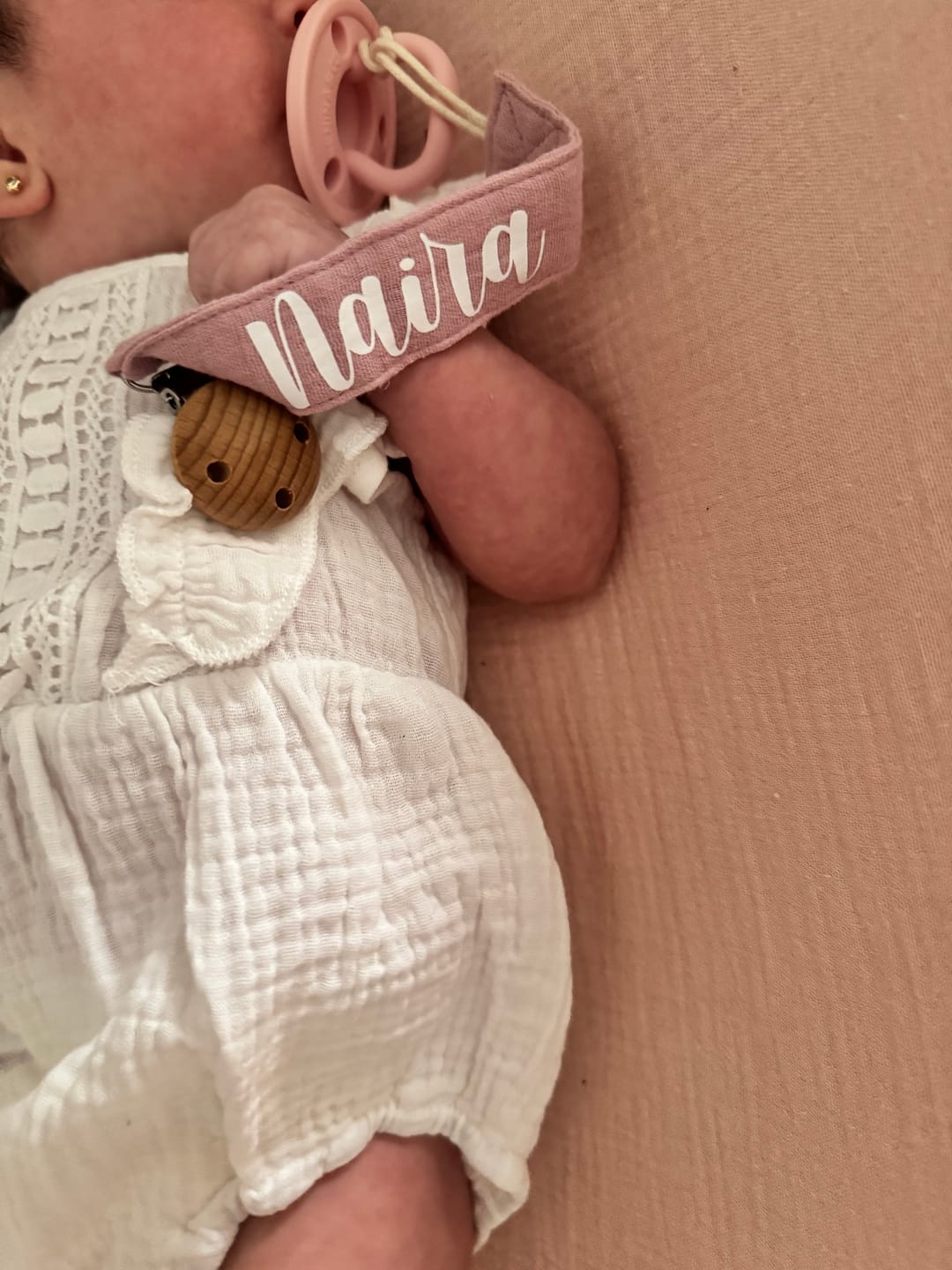 Customer photo review of Kit 2 Chupetes Clásicos para Bebé Rosa y Rosa pálido| Silicona Orgánica Nenina & Co
