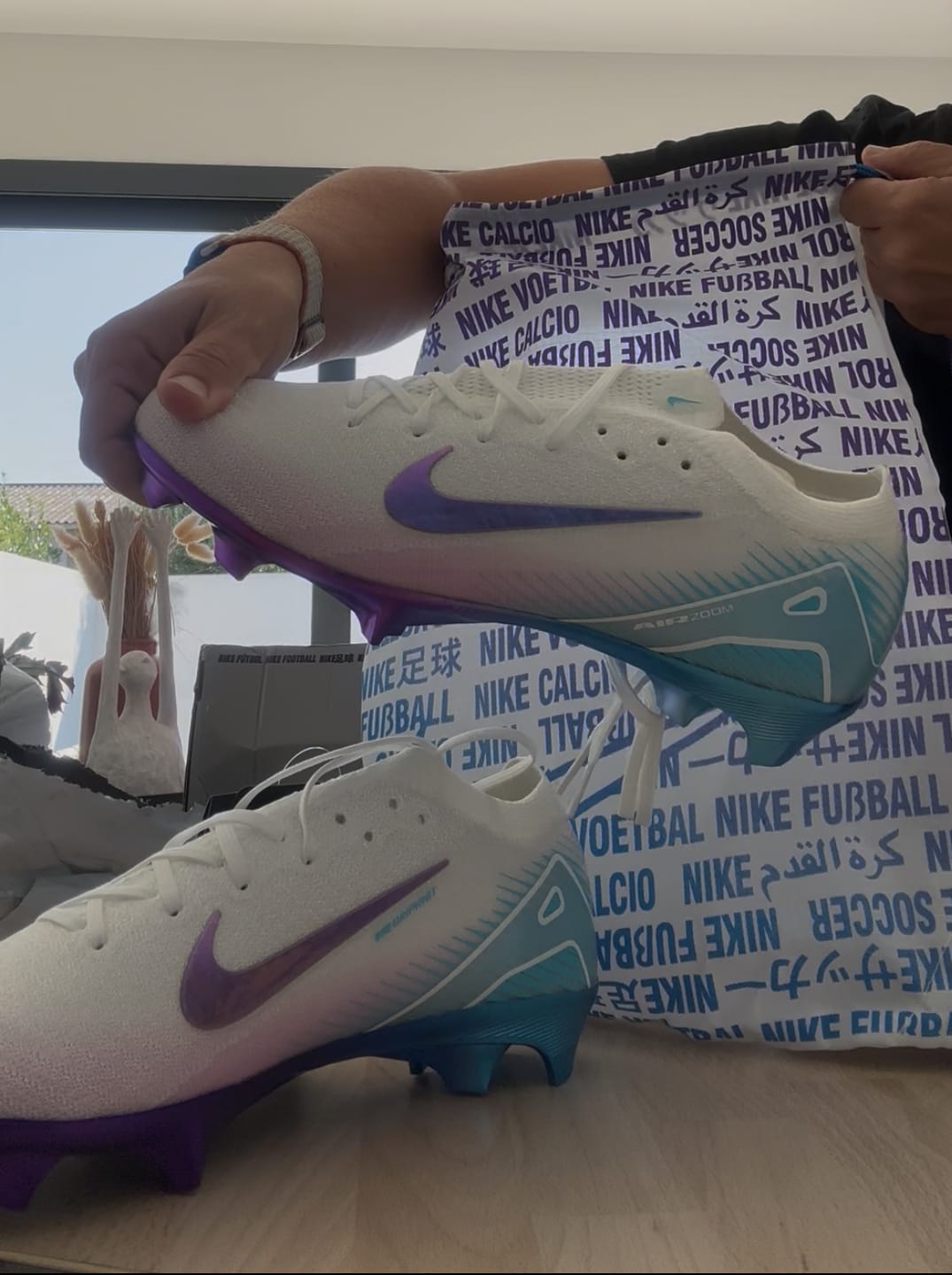 Customer photo review of Mercurial Vapor 16 Elite FG Chromatic Pack Blanc/Violet/Bleu