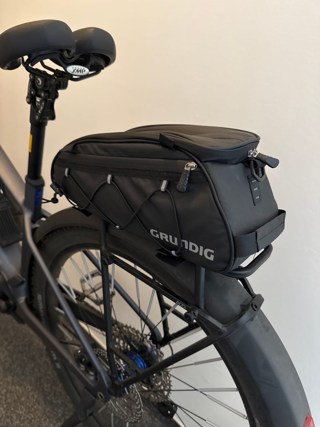 Customer photo review of Grundig 8L wasserdichte Fahrrad-Gepäckträgertasche hinten Hartschale abnehmbare Packtaschen