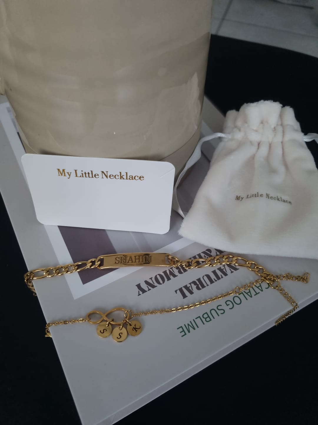 Customer photo review of Bracelet Infini Avec Initiales Charms Personnalisé