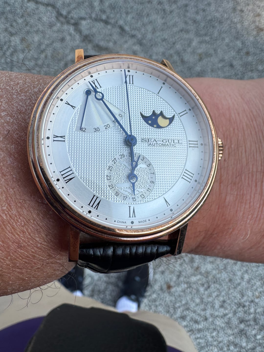 Customer photo review of Moon Phase | Business | Complete Calendar | Energy Indicator | 41mm