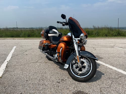 Customer photo review of HR3 Amber Whiskey Vented Lower Fairing Kit For Harley Touring Models 2014-2023 (Fits water cooled models)