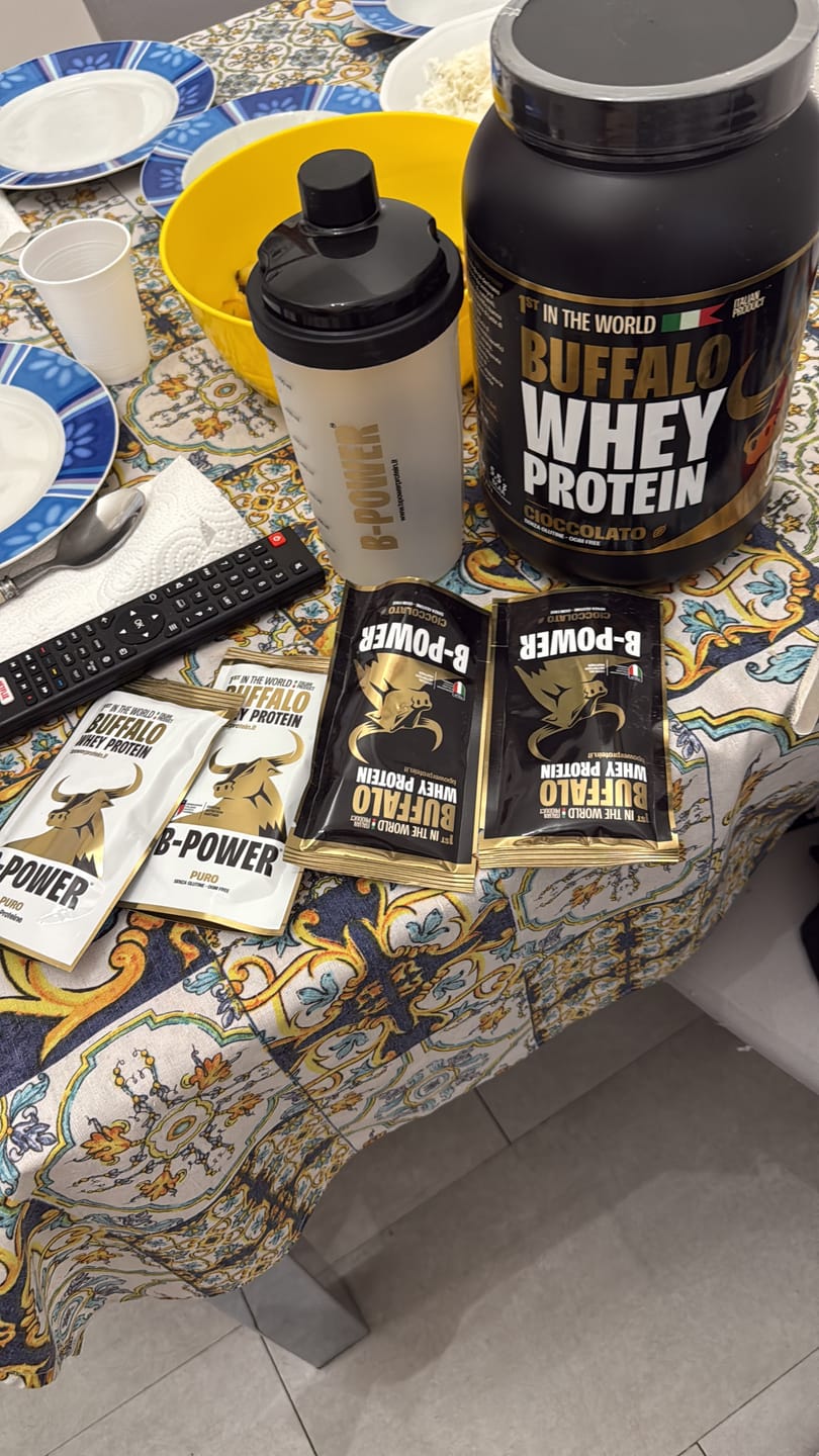 Customer photo review of Box Promo - Buffalo Whey -  1 Barattolo di Proteine in Polvere + Omaggio 1 Shaker e 4 Bustine