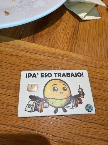 Customer photo review of Pa’ Eso Trabajo - Sticker para Tarjeta de Crédito