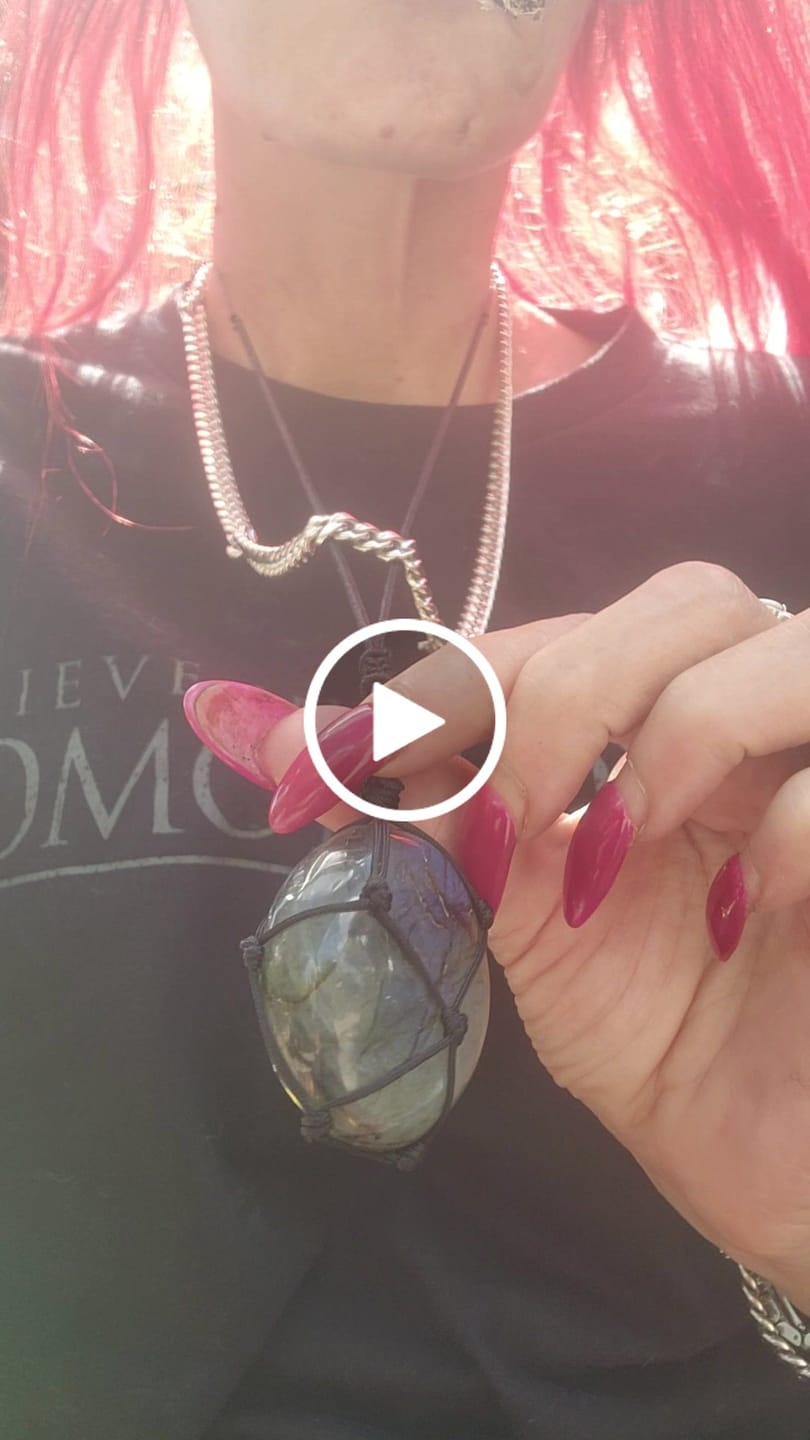 Customer video review of Dragon's Heart Labradorite Necklace