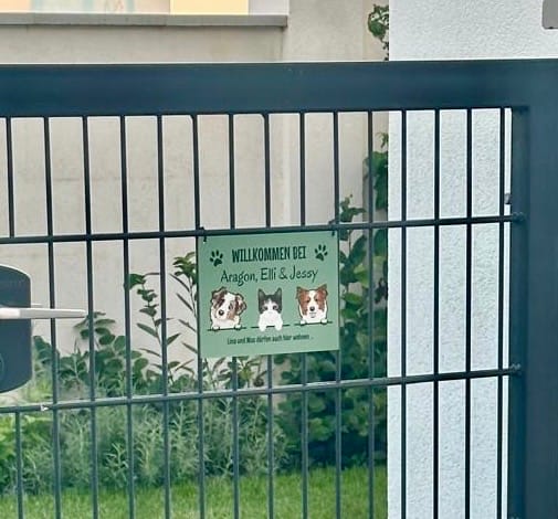 Customer photo review of Spähende Haustiere - Individuelles Türschild