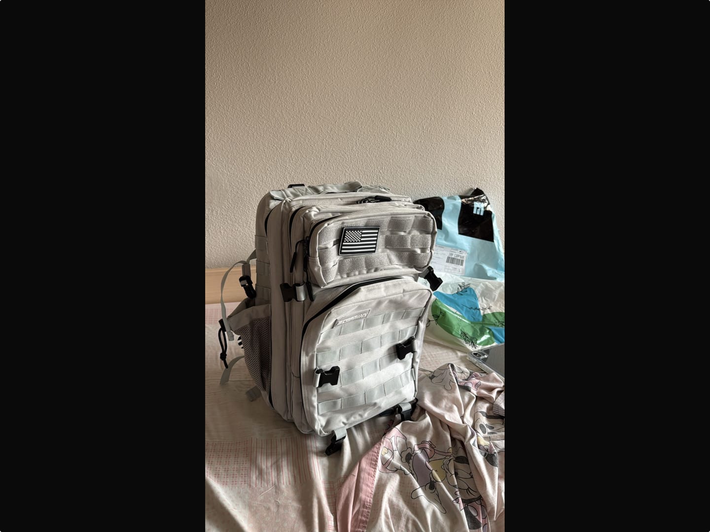 Customer photo review of Mochila Táctica 45L con compartimento para comida Silver