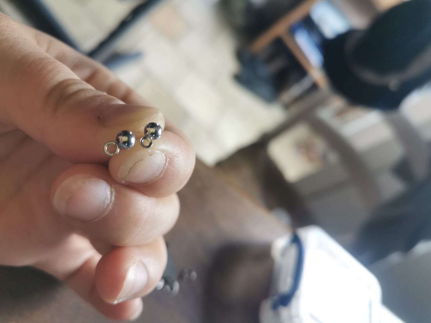 Customer photo review of 50 x Stainless Steel Ball Stud Earrings, Stud Earring Post, Stud Earring Findings With Connectors, Wholesale Ball Post Earring Gold & Silver