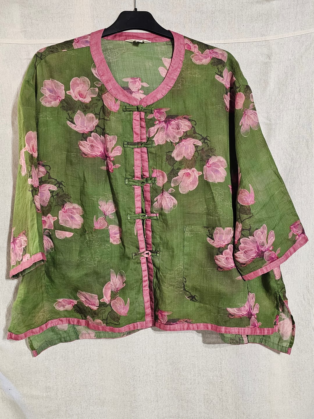 Customer photo review of Plus Size Women Summer Artsy V-Neck Flower 100%Ramie Shirt