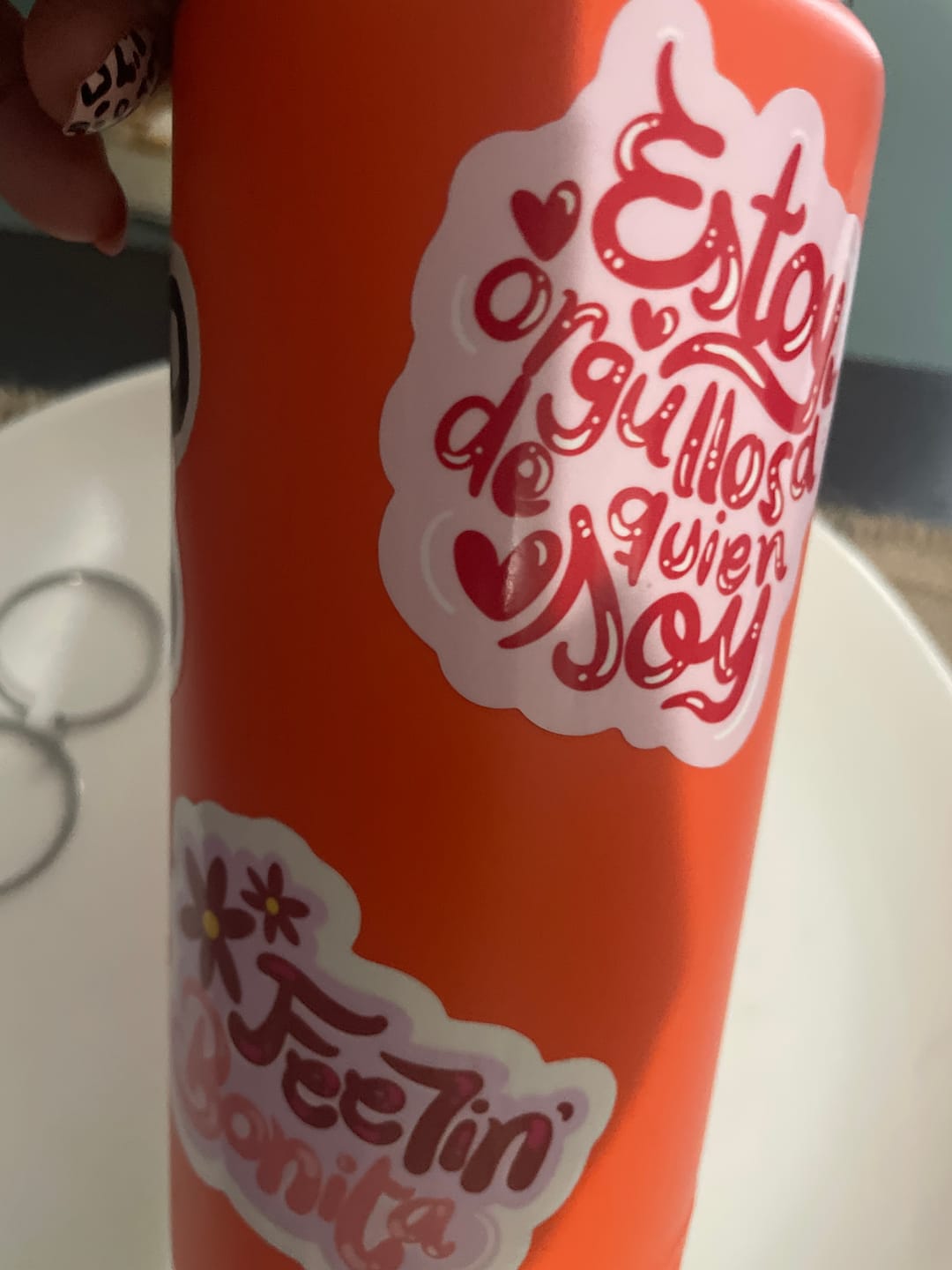 Customer photo review of Estoy orgullosa de quien soy (Sticker Laminado)