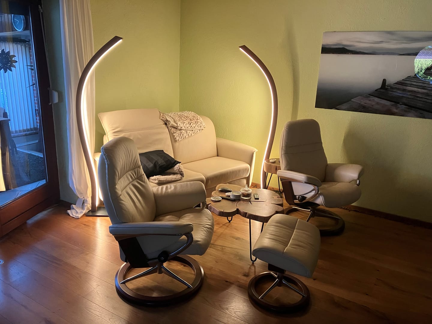 Customer photo review of Designer Stehlampe aus Eichenholz, LED-Leuchte doppelt geschwungen - Fulgor