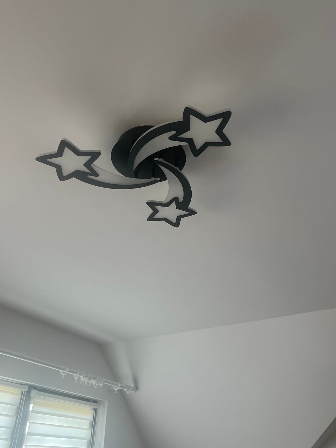Customer photo review of Lustra LED Mini STAR BLACK Echivalent 400W Telecomanda