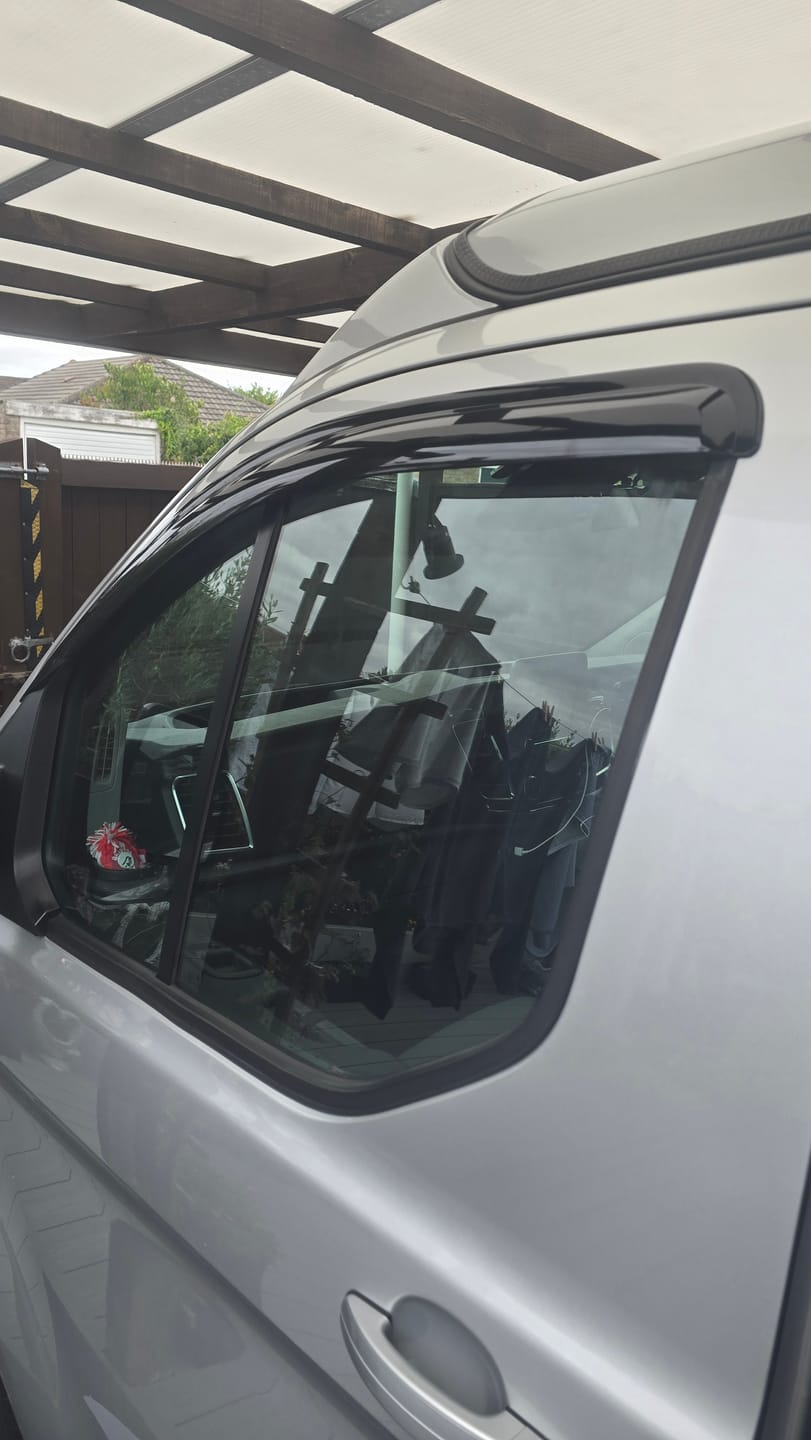 Customer photo review of Auto Clover Wind Deflectors Set for Ford Transit Custom 2012+ (2 pieces)