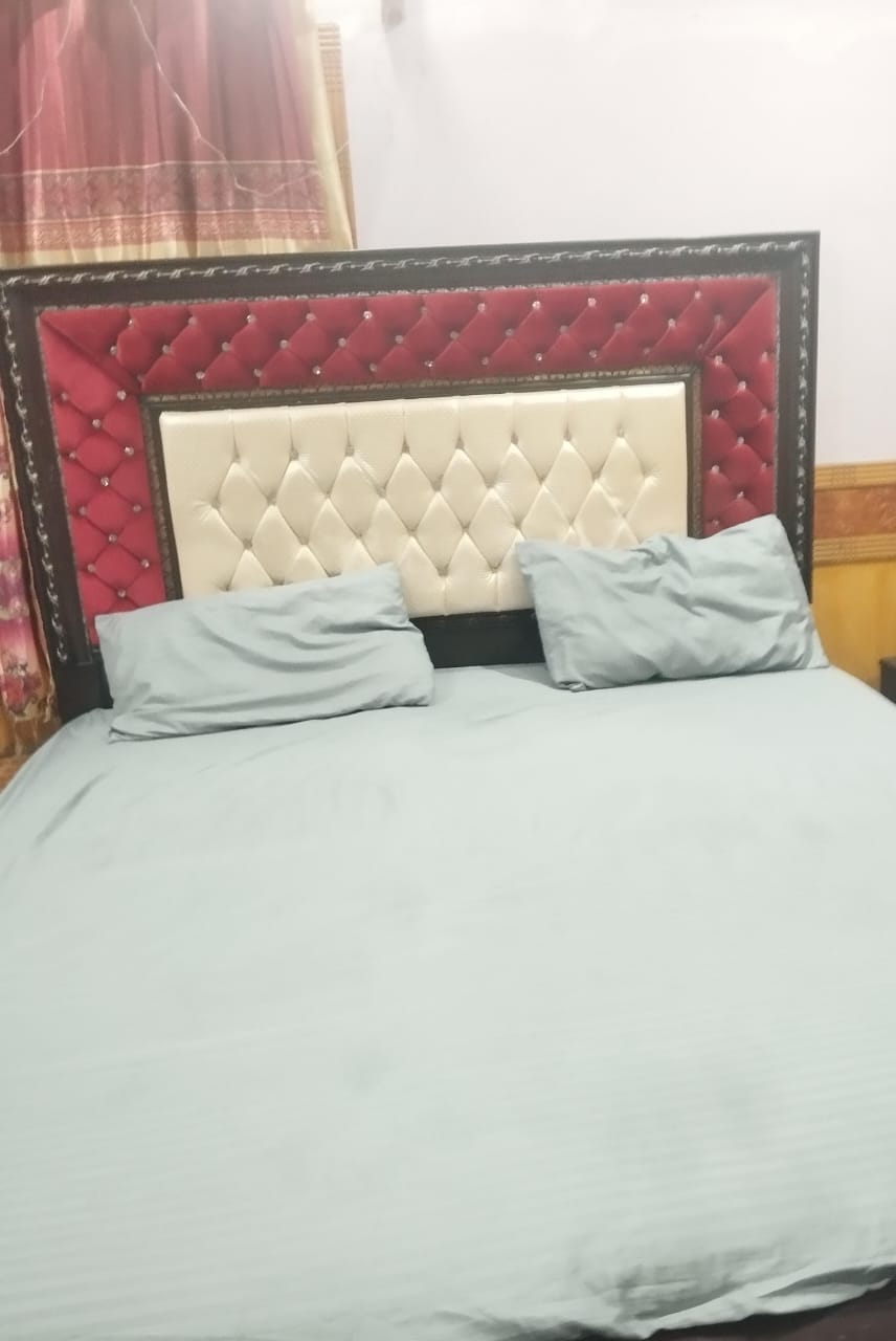 Customer photo review of SILVER stripe SUMMER COMFORTER SET- 8 PCS