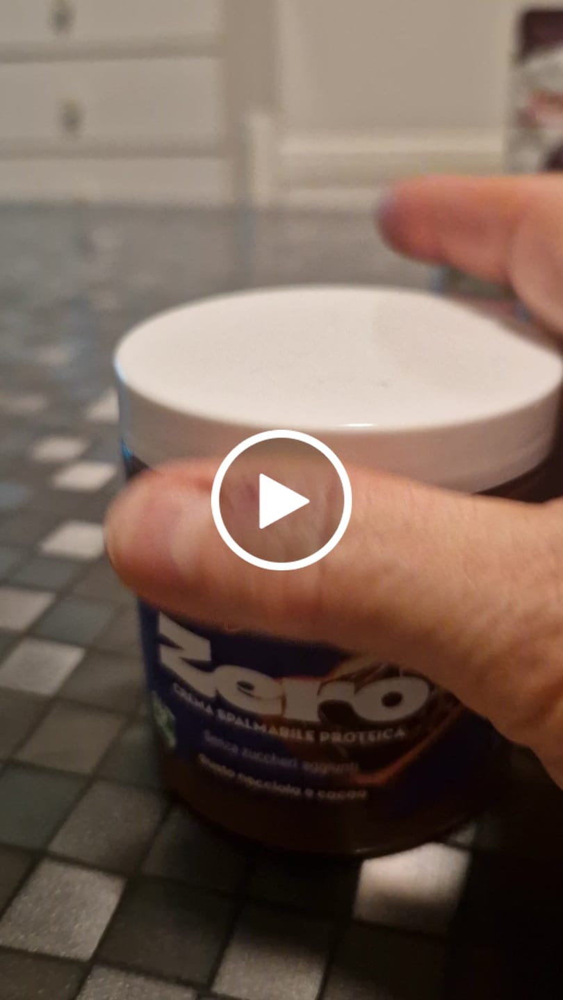 Customer video review of Crema proteica gusto nocciola e cacao
