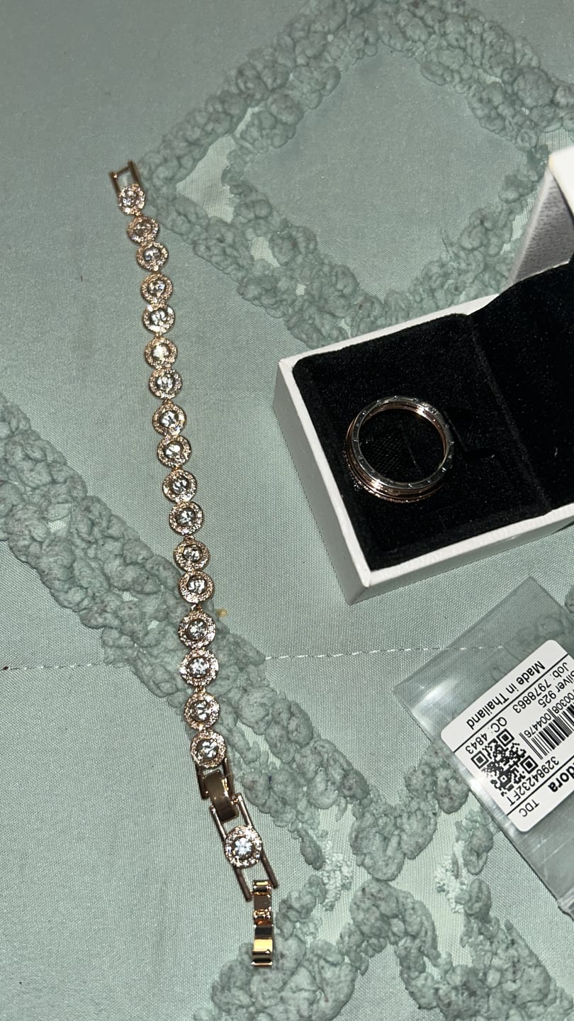 Customer photo review of ANILLO LOGO Y PAVE 2 TONOTS SIGNATURE PANDORA + KIT DE REGALO